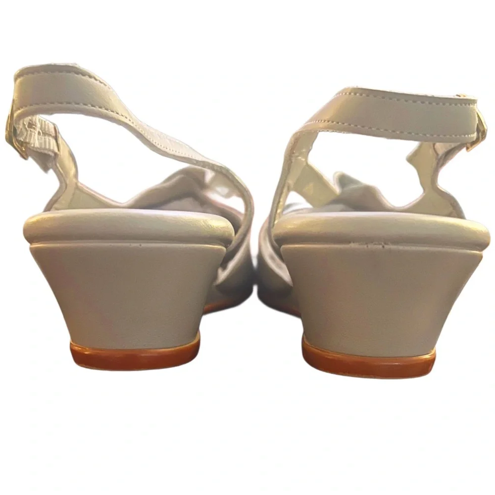 SAS Caress Tri Pad Comfort Slingback Bone Leather Sandals Sz 9.5